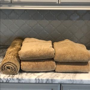 RESTORATION HARDWARE towels and bathmat